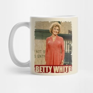 Betty White - NEW RETRO STYLE Mug